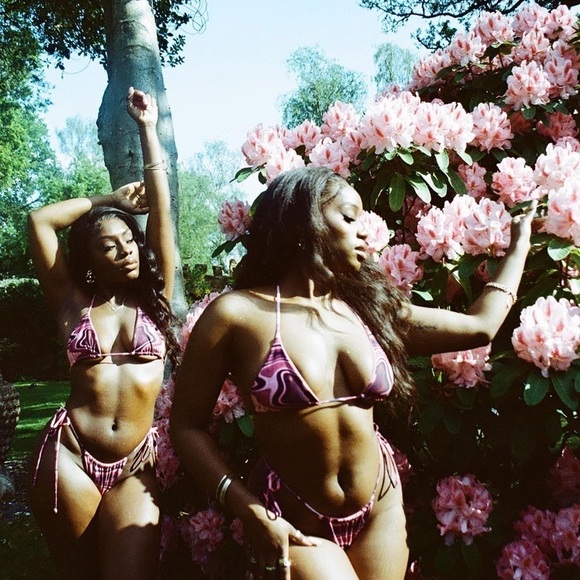 FARAI LONDON CYNTHIA PURPLE MARBLE SWIRL STRING TRIANGLE TIE SIDE BIKINI SET - Picture 4 of 15